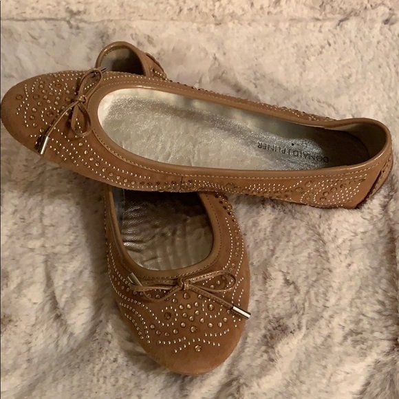 Donald Pliner Jeweled Studded Flats. 8.5 - Picture 2 of 8